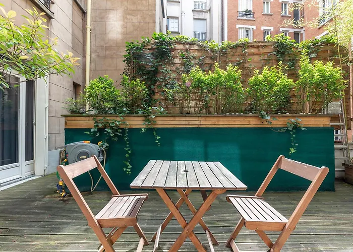 Sur Les Quais De Seine Homestay Paris